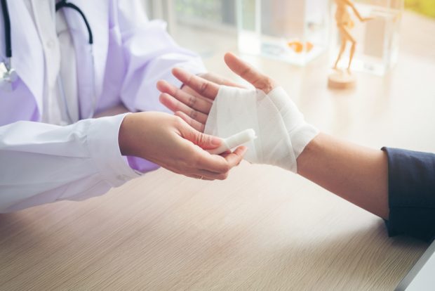 Primul ajutor în caz de arsuri – la ce să fii atent