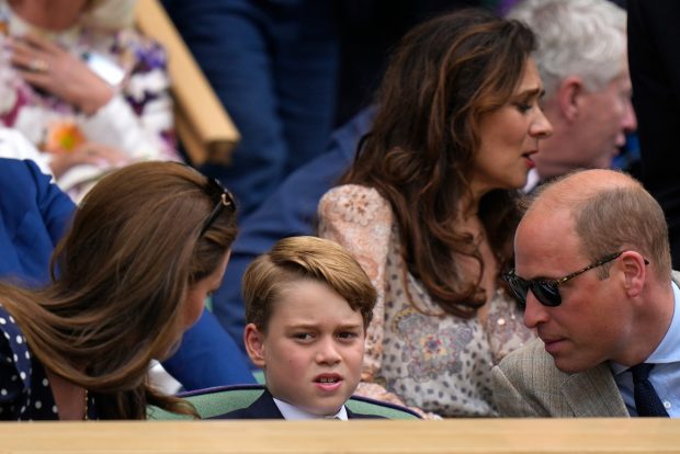 Neastâmpăratul prinț George al Marii Britanii, în centrul atenției la Wimbledon. Ducesa Kate și prințul William au stat în permanență cu ochii pe el