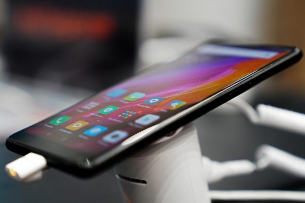 Rusia înlocuiește gadgeturile occidentale cu mărcile chinezești. Ce smartphone-uri au umplut golul lăsat de Apple și Samsung