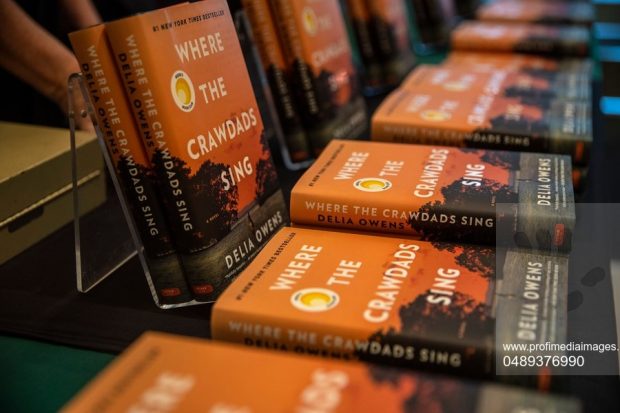 Romanul bestseller „Where the Crawdads Sing”, despre conservarea speciilor din Africa, ar putea avea la bază crime împotriva unor „presupuși braconieri”