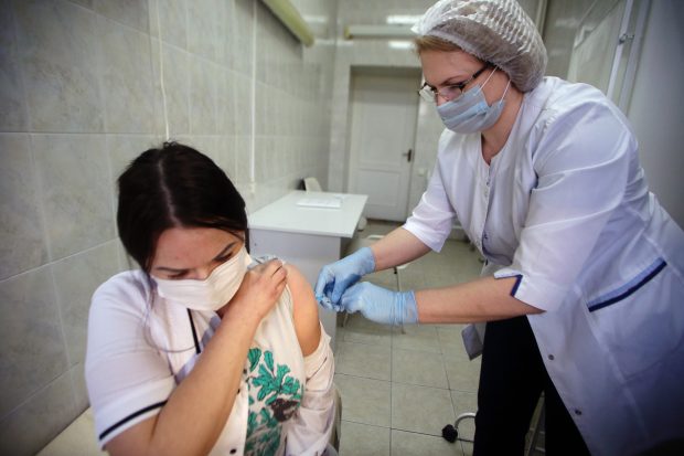 Când ajunge noua variantă de vaccin anti-COVID în România. Anunțul, făcut de Alexandru Rafila