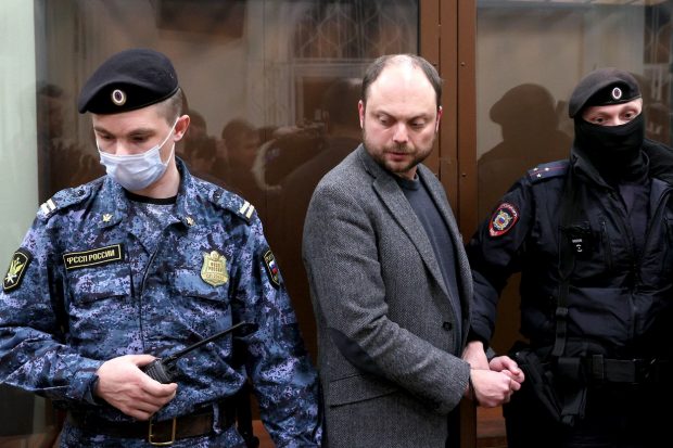Opozantului rus încarcerat Vladimir Kara-Murza i se pregătește un nou dosar penal. Acesta riscă încă 6 ani de închisoare
