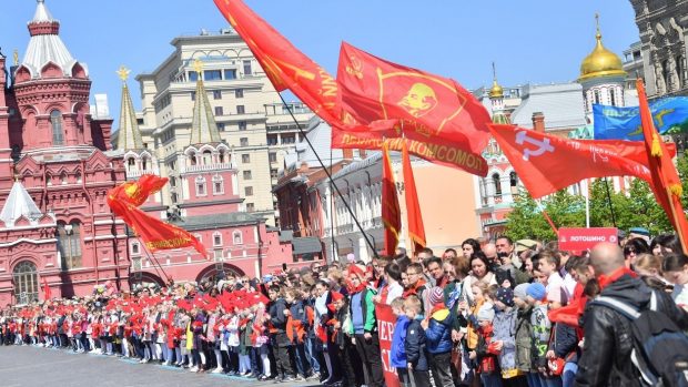 Rusia învie organizația de pionieri din perioada sovietică. „Milioane de copii își vor găsi un scop în viață”