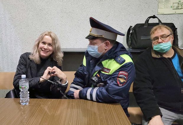 Jurnalista Maria Ponomarenko a fost condamnată la şase ani de închisoare pentru „difuzarea de informaţii false”. Aceasta criticase invazia Rusiei în Ucraina