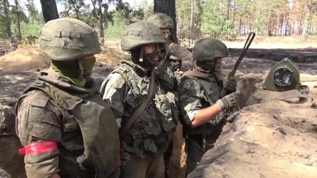 Rusia trimite pe frontul din Ucraina soldați cu doar câteva zile de instrucție: „Am fost șocat. Unii nu țineau cum trebuie o mitralieră în mână”