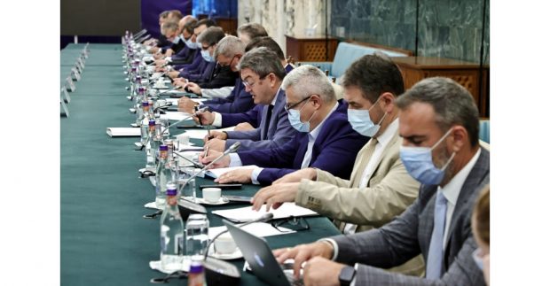 Edupedu: Niciun rector nu a vorbit despre plagiat sau desființarea CNADTCU la întâlnirea cu premierul Ciucă