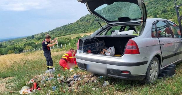 Accident mortal într-un cimitir din Satu Mare. O șoferiță nu și-a asigurat mașina oprită în pantă, iar aceasta a trecut peste ea