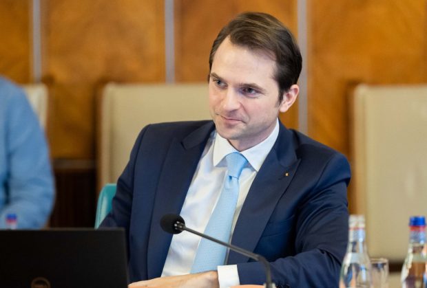 Ministrul Burduja: „Legea securității și apărării cibernetice nu militarizează internetul”
