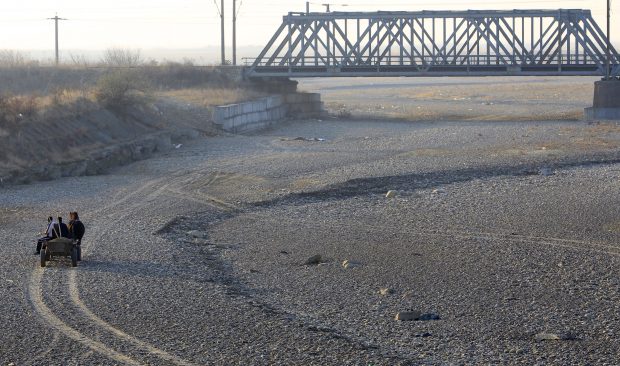 Peste 200 de localităţi primesc apă la program, din cauza secetei. Apele Române fac un nou apel la folosirea rațională a resurselor de apă
