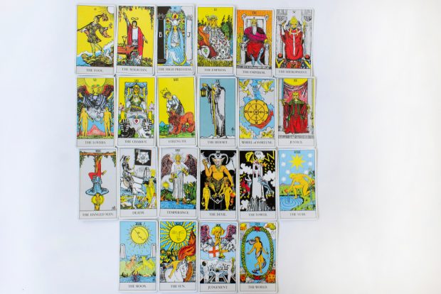 Ce este tarotul și cum se etalează cărțile de tarot