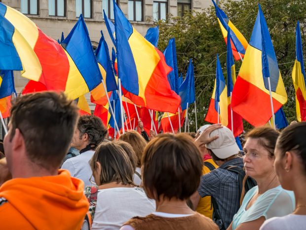 Un jurnalist român din Cernăuți, refugiat de 5 luni în țară, scrie despre România văzută din afară și din interior: „De ce nu sunt fericiți românii?”