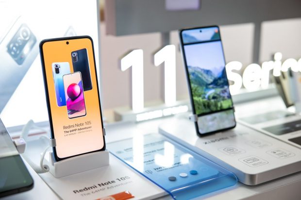 Rusia înlocuiește gadgeturile occidentale cu mărci chinezești. Ce smartphone-uri au umplut golul lăsat de Apple și Samsung
