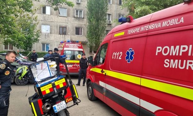 Un bătrân de 87 de ani s-a aruncat de la etajul 8 al unui bloc din Timișoara. A murit pe loc