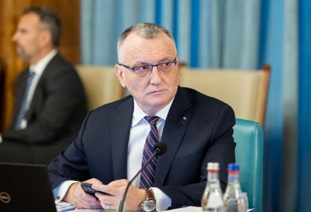 Sorin Cîmpeanu: Decontarea transportului se face dublu față de condițiile de până. Beneficiază toți elevii care învață în altă localitate decât cea de domiciliu