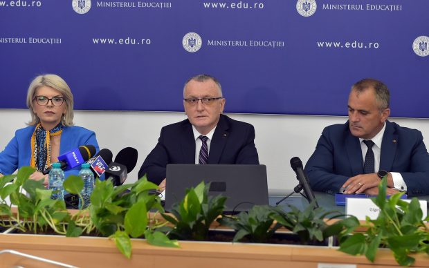 Reacția unui profesor de română în fața noii legi a educației: Dacă vreți schimbare cu adevărat, nu era nevoie de atâtea pagini. Era suficient să adăugați un singur articol