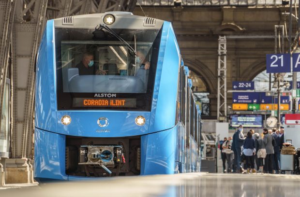 România cumpără 12 trenuri pe hidrogen. Cât costă
