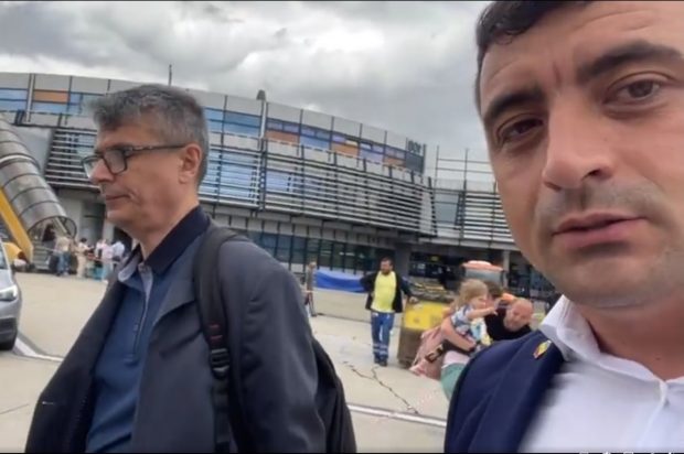 Virgil Popescu anunță că depune plângere împotriva lui George Simion, după ce acesta l-a urmărit pe aeroportul din Viena