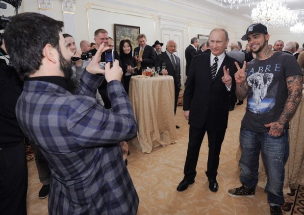 Rapperul Tamati, cunoscut pentru hitul „Welcome to St. Tropez”, a preluat rețeaua Starbucks din Rusia. Ce relație are cu Putin
