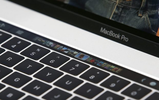 Apple va plăti despăgubiri de 50 de milioane de dolari clienților cărora li s-au defectat tastaturile „fluture” de pe MacBook