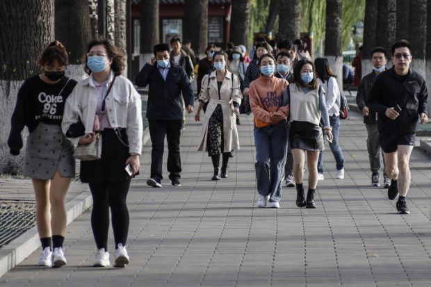 Mii de turişti au rămas blocaţi într-o staţiune din China, după ce Guvernul a impus carantina din cauza COVID-19