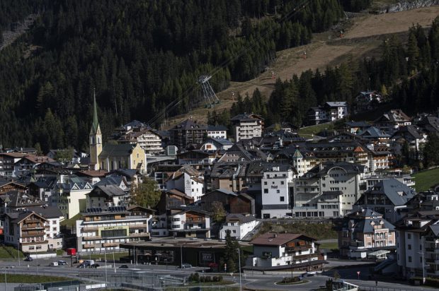 Turiștii care s-au infectat cu COVID în stațiunea austriacă Ischgl, la începutul pandemiei, ar putea primi despăgubiri