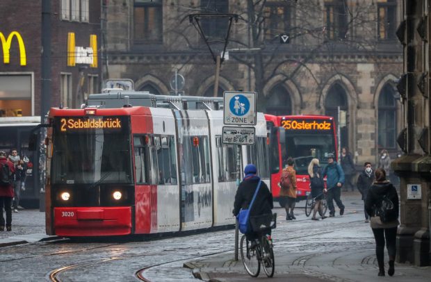 Transportul public aproape gratuit în Germania a redus aglomerația din trafic