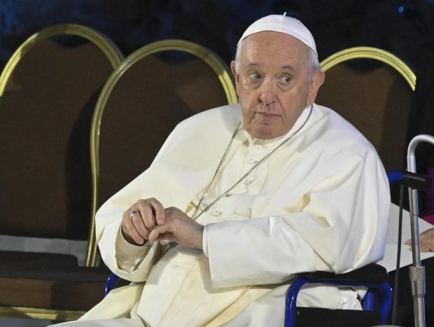 Papa Francisc și-a făcut debutul pe Spotify cu un interviu spectaculos și o mărturisire amuzantă: „De două ori am fost prins în flagrant”