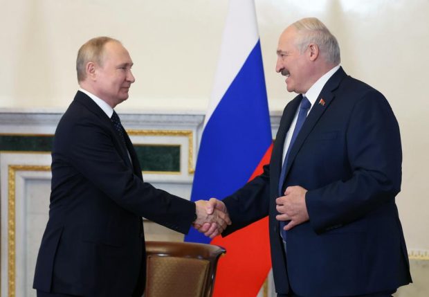 Vladimir Putin afirmă că presiunea politică a Occidentului obligă Rusia să accelereze procesul de integrare a Belarusului