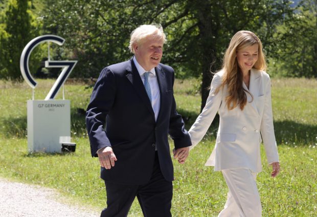 Boris Johnson a trimis, înainte să demisioneze, invitaţii la o petrecere pentru a-şi sărbători nunta secretă