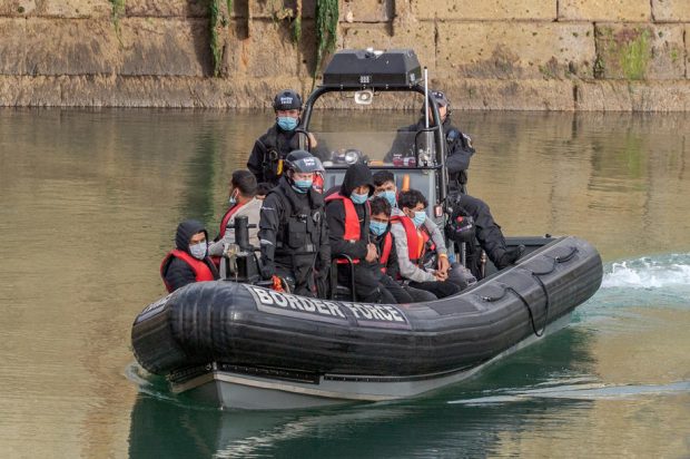 Europol a arestat 39 de persoane implicate într-o rețea transfrontalieră de trafic de migranți