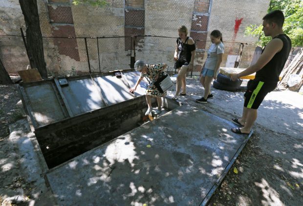 O tânără ucraineancă a născut într-un beci în care se adăpostea de ruși alături de alte 31 de persoane