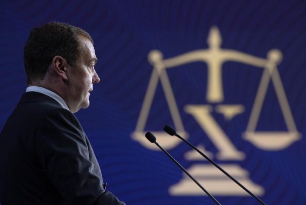 Dmitri Medvedev a publicat o hartă cu Ucraina ciopârțită. Teritoriile ei sunt împărțite între Rusia, Polonia, Ungaria, dar și România