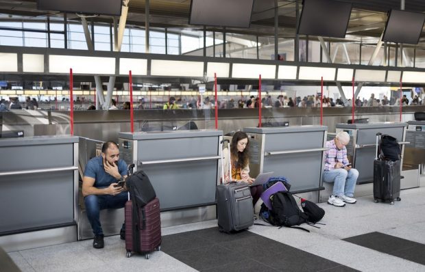 Campania unui producător de bere: ți se anulează avionul, primești șase sticle gratis!