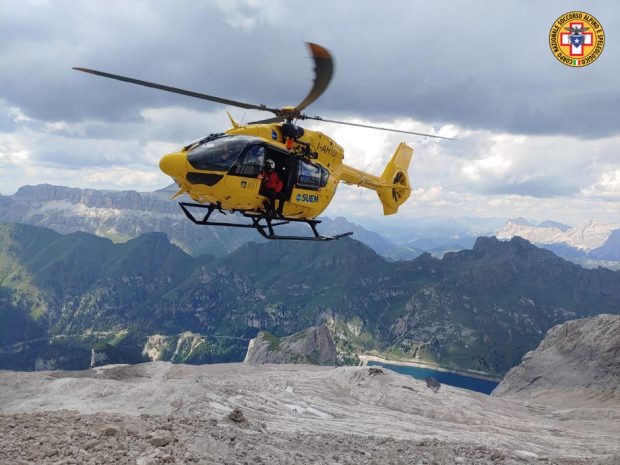 „Avalanșa i-a spulberat”. Salvatorii încearcă să găsească turiștii dispăruți în Marmolada, însă nu au speranțe