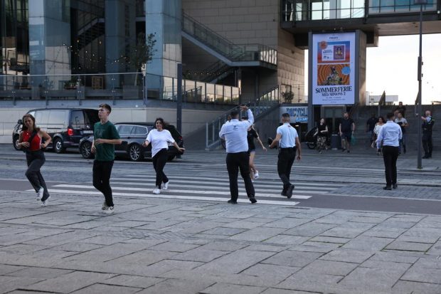 Atac armat în Copenhaga. Mai multe persoane au fost împuşcate mortal într-un mall. Un tânăr de 22 de ani, reținut