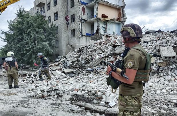 LIVETEXT Război în Ucraina, ziua 138 | Rușii au bombardat un bloc de locuințe din regiunea Donețk. Zeci de oameni, prinși sub dărâmături