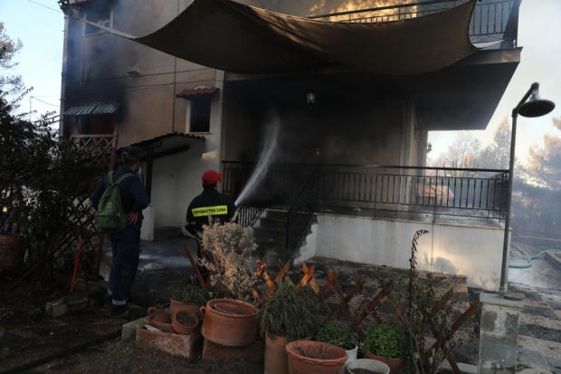 Grecia se confruntă cu patru incendii majore, iar caniculă ridică noi amenințări