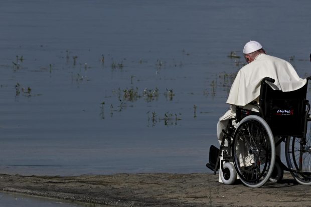 Papa Francis, întrebat dacă s-ar putea retrage din cauza sănătății: „Ușa este deschisă, dar până astăzi nu am bătut la ea”