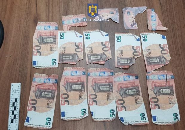 Tineri din Botoșani, arestați după ce au fost prinși că puneau în circulație bani falși. Aceștia au falsificat bancnote de 50 şi de 100 de euro