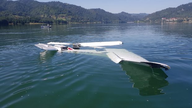 Încă un avion de mici dimensiuni s-a prăbușit. Aparatul cu doi oameni la bord a căzut în Lacul Colibiţa. Pilotul a murit