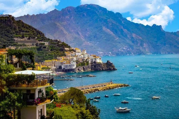 Sardinia oferă 15.000 de euro celor care își cumpără o casă pe insulă. Care sunt condițiile