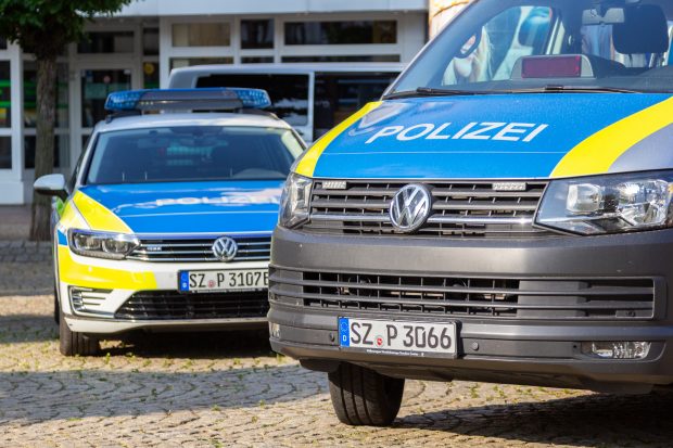 Germania a pus sub acuzare, după 30 de ani de la comiterea faptei, un bărbat suspectat că a incendiat un adăpost pentru migranți