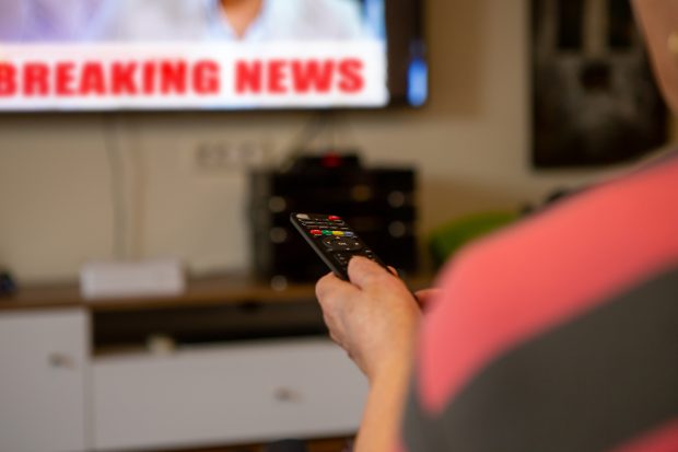 Televiziunea moare, dar nu prea curând. Câți români s-au uitat la televizor anul trecut