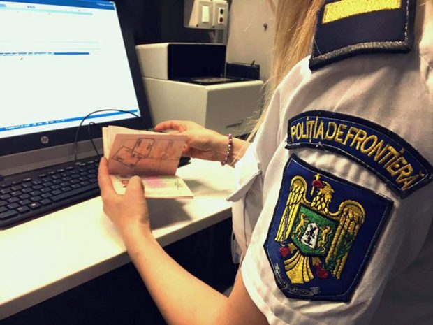 Bunică suferindă și nepoții ei minori n-au fost lăsați să urce în avion, pe Otopeni. „Au rămas în fața aeroportului, plângând”