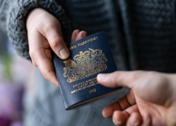 Brexitul încă face victime. Cum au rămas 35.000 de britanici din Portugalia descumpăniți: unii riscă să rămână fără joburi. Le lipsește un singur act