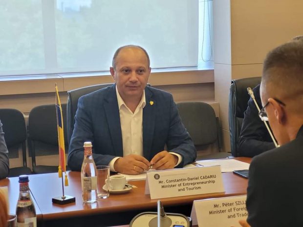Agenţiile de turism cer demisia ministrului Turismului, Daniel Cadariu