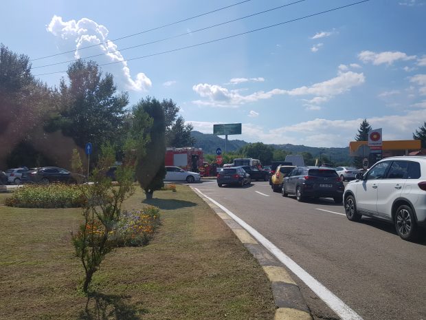 Trafic blocat pe DN 1, pe sensul spre Braşov, în urma unui accident soldat cu trei victime