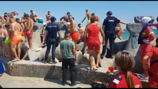Doi tineri din Vaslui care lucrau ca sezonieri pe litoral au dispărut în mare. Unul dintre ei, găsit înecat după două zile de căutări