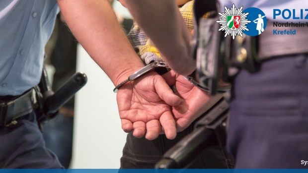 Cel mai ghinionist hoț. A vrut să fure catalizatorul, dar a rămas blocat sub mașină, în Germania