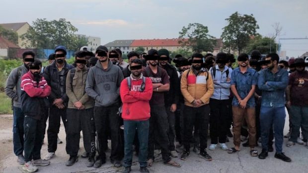 84 de migranţi, găsiți în clădirea dezafectată a fabricii Elba din Timișoara